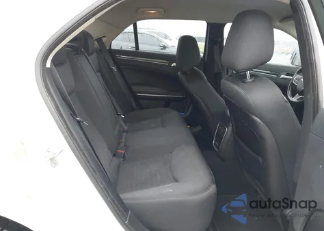 2019 Chrysler 300 Touring z USA, uszkodzony, nr VIN 2C3CCAAG3KH613447